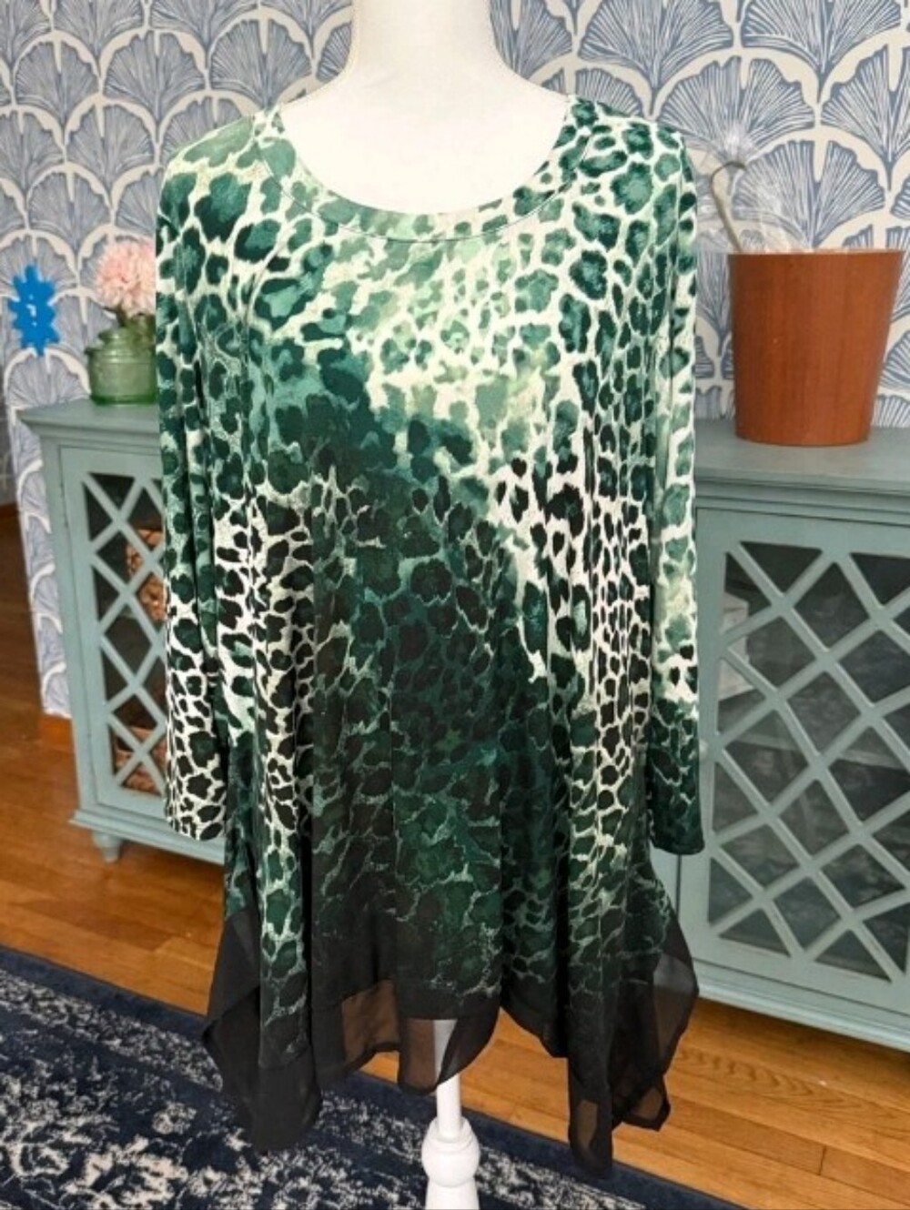 EST 1946 Top green leopard print size 18/20 asymmetrical sheer bottom pl… - Picture 2 of 7